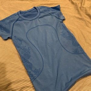 Lululemon t shirt